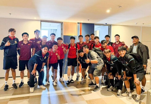 cau-thu-u22-viet-nam-co-hanh-dong-dep-voi-tuyen-thu-lao-bi-chan-thuong